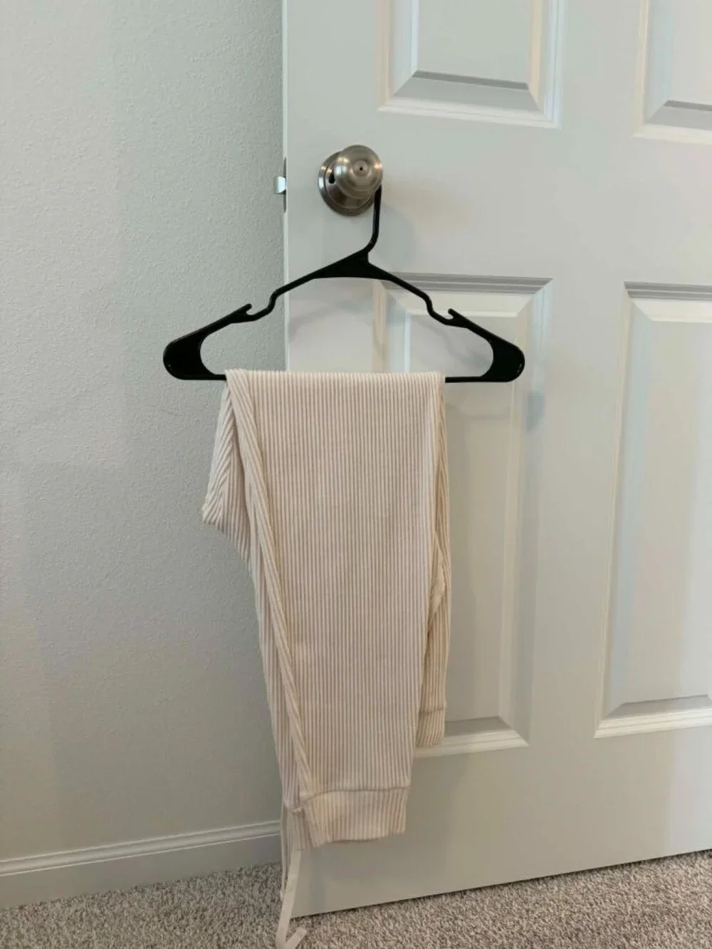 ALO Cream Cropped Sweatshirt Jogger Lounge Set Medium